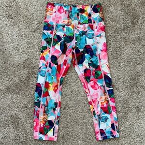 Zyia Floral Zipper Pocket Light n’ Tight Capri Athletic Leggings